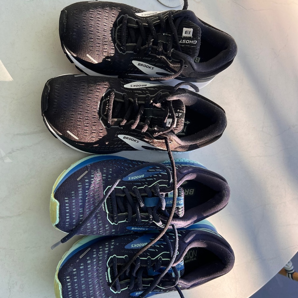 Women’s Brooks Ghost 7.5 two pairs